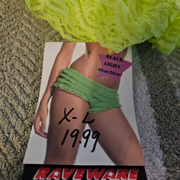 XL NWT Ruffled Rumba Booty Shorts Lime Green - Picture 4 of 14